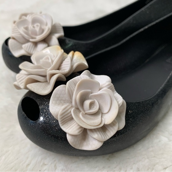 Mini Melissa Girl's Black Ultragirl Garden Floral Slip On Flat Shoes Size 8-9 - Picture 5 of 13